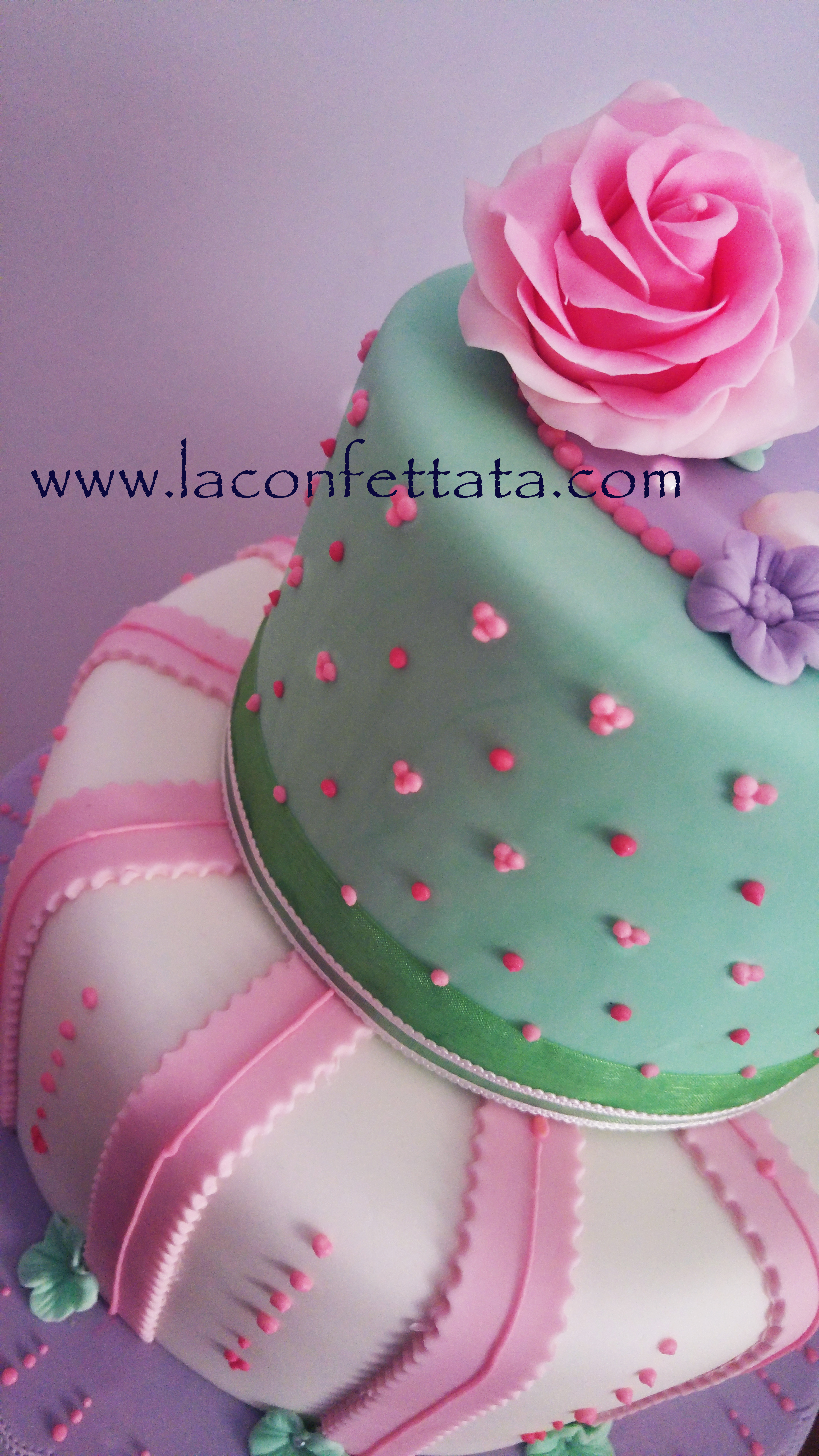torte comunione bimba, torta shabby, torta rosa e verde, torta con rose,