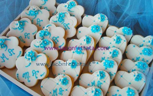 biscotti-matrimonio-bianco-decorazioni-azzurro