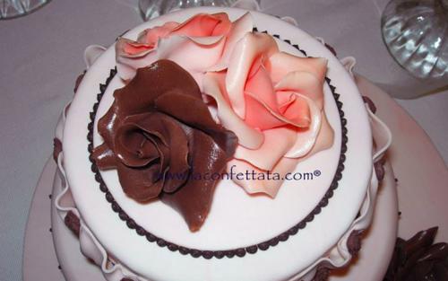 torta-matrimonio-marrone-rosa-particolare-decorazione